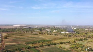 Hava görüntüsü. Metalurjik kirliliğin işlenmesi için atölyenin panoramik görünümü... çevresel kirlilik.