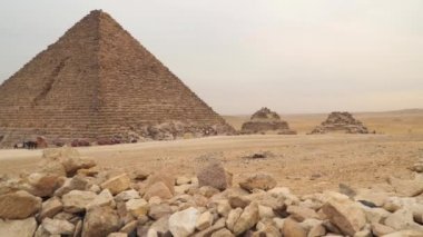 Menkaure Piramidi, Mısır 'ın Kahire kentinin güneybatısındaki Giza Platosu' nda yer alan üç ana piramidin en küçüğüdür.