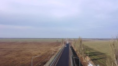Araç ağırlık kontrol sistemi. Sistem sensörlerin (ağırlık sensörleri) ve otomatik plaka tanıma sisteminin bir kombinasyonudur. Hava görünümü.