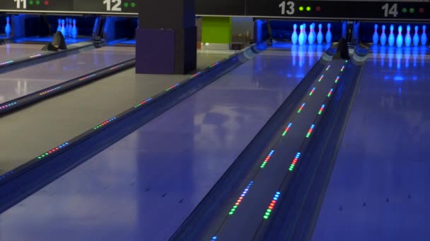 Bowling Ball Traveling Lane Hitting Pins Bowling Alley — Vídeos de Stock