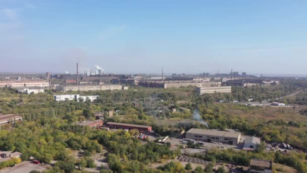 Hava Görüntüsü Şehir Içindeki Sanayi Tesisleri Çevre Kirliliği — Stok video
