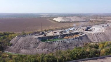 Metalürjik Bitkiler Yeniden İşlem Atölyesi. Metalurjide bir leke - bir yan ürün ya da metal üretiminden çıkış. Hava görünümü