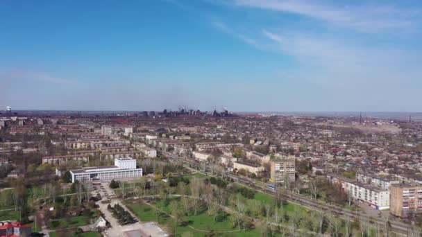 Planta Metalúrgica Dentro Cidade Poluição Ambiental Fumaça Cidade Vista Aérea — Vídeo de Stock