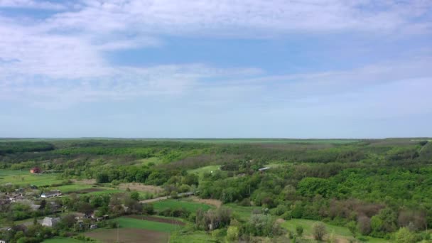 Floresta Primavera Campos Agrícolas Vista Aérea Uma Aldeia Perto Floresta — Vídeo de Stock