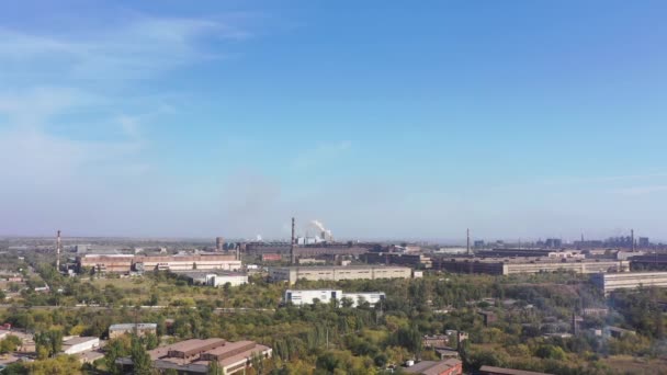 Vista aérea. Zona industrial de la ciudad. — Vídeos de Stock