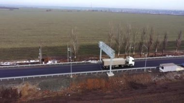 Araba sürerken araçların otomatik tartılması.