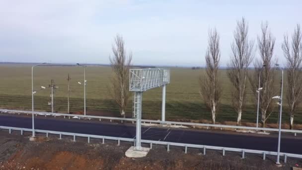 Sistema de pesaje en movimiento para el pesaje de camiones de movimiento. Vista aérea — Vídeos de Stock