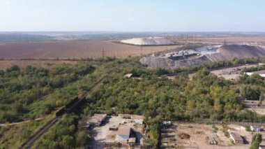 Pis çöplük. Atık öğütücü ve kömür içeren metalürjik atıklar, demir metalürji kalıntıları.