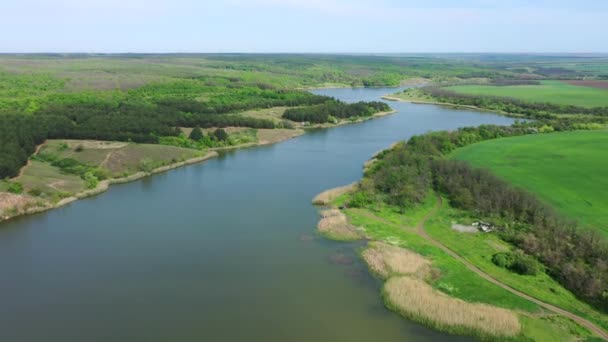 Живописное Водохранилище Высоты Птичьего Полета Весеннее Время — стоковое видео