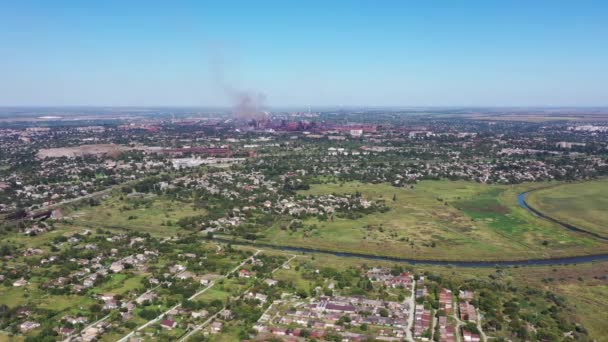 空中风景 这座城市内的冶金厂 环境污染 城市上空的有毒物质 — 图库视频影像