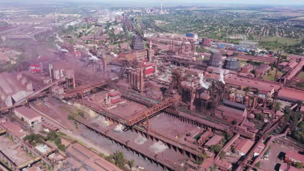 Emisiones Una Planta Metalúrgica Tienda Hornos Explosión Desde Vista Pájaro — Vídeo de stock