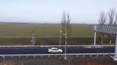 Hareket halindeki ağırlık çeşitli özel ve kamusal amaçlar için kullanılabilen bir teknolojidir. Ağırlıklar ve akslar dolusu yol araçlarıyla ilgilidir. Hava görünümü