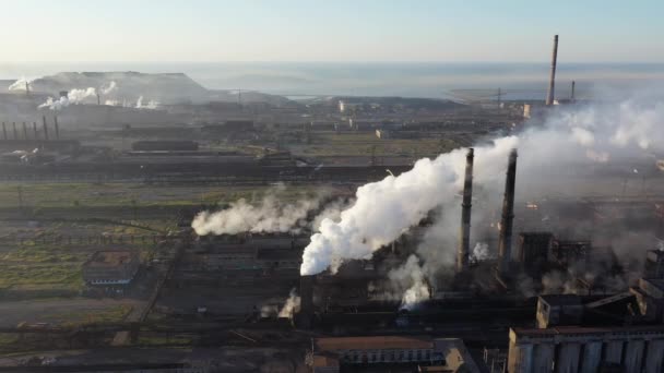 Vista Aerea Fumo Bianco Dai Camini Acciaieria — Video Stock