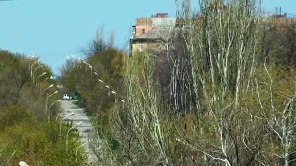 Вниз до моря в місті — стокове відео