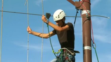 İpi geçirmek adam başlar yol