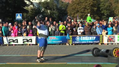 Spor bayrak. Atlet ancak halter 95 kg yükseltir