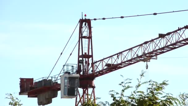 The cabin construction crane — Stock Video