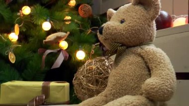 Oyuncak ayı Noel ağacı arka plan üzerinde