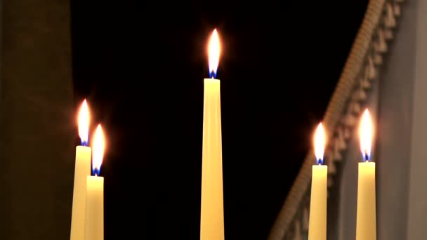 Cinco velas acesas — Vídeo de Stock