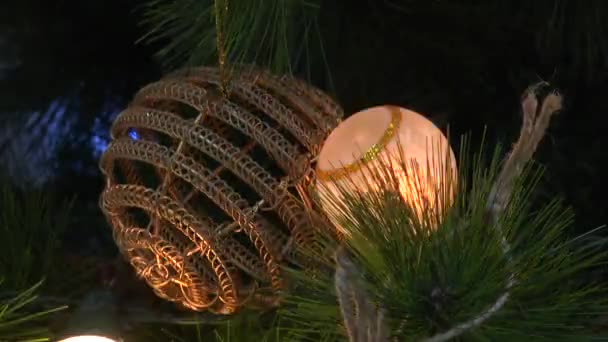 Luzes piscando na árvore de Natal — Vídeo de Stock