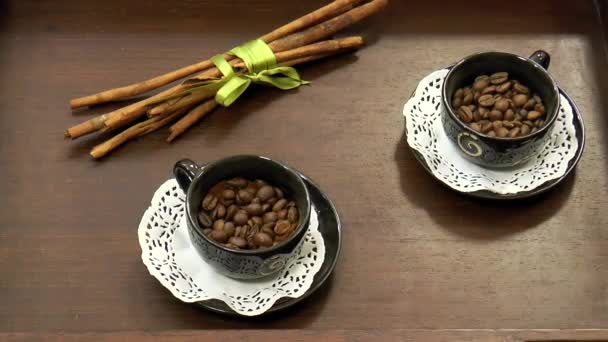 Coffee beans in a cup — Stock Video