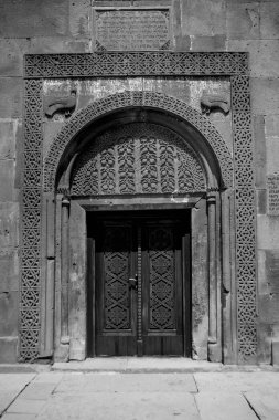 Manastır Geghard Ermenistan, ön kapı