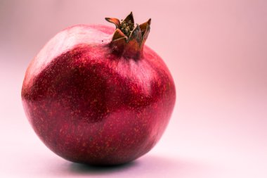 Kırmızı nar meyve