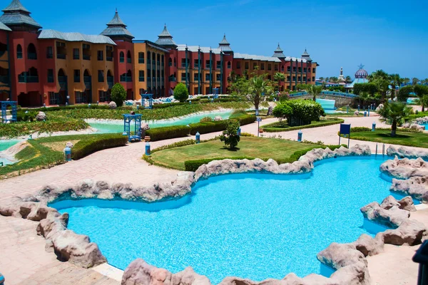 Territory of  hotel Dreams beach resort with big pool, Egypt — Stock Photo, Image