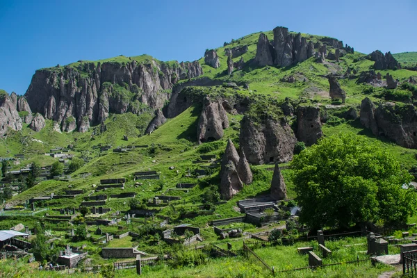 Amazing view on cave city and graveyard, beautiful landscape — Stock Photo, Image