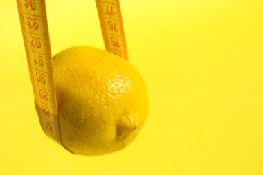 Limon sarı arka plan ve ölçü kaset, kopya alanı