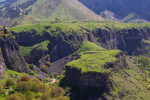 Paysage avec plateau vert à Garni, Arménie — Photo