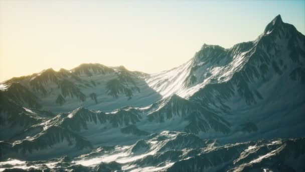 Flygfoto över Alpernas berg i snö — Stockvideo