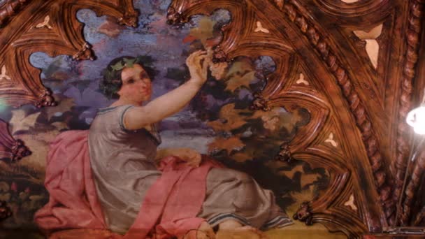 Fresco Pinturas en las habitaciones ornamentadas de una villa renacentista italiana — Vídeo de stock