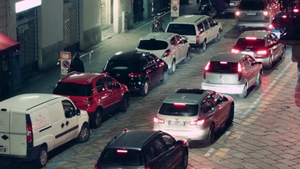 Milano City Cars à noite — Vídeo de Stock