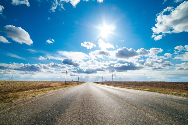 Straight road disappearing into the distance. — Stock Photo, Image