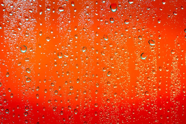 Σταγόνα βροχής σε πορτοκαλί φόντο — Φωτογραφία Αρχείου