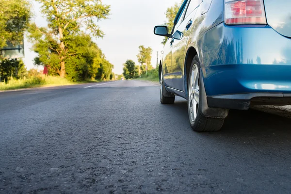 Car on country road — Stock Photo, Image