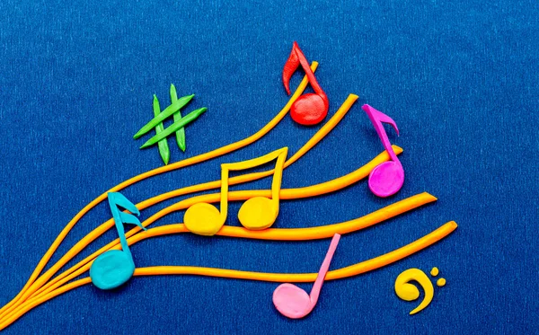 Notas musicales coloridas hechas de plastilina — Foto de Stock