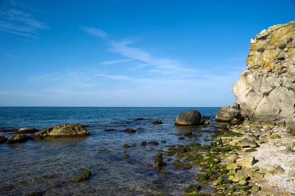 A picturesque bay surrounded by rocks on the Sea of Azov. — Stock Image Picturesque Bay Surrounded Rocks Sea Azov Royalty Free Stock Images