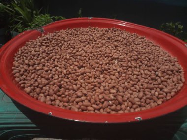 kabuğu soyulmuş fıstıklar.