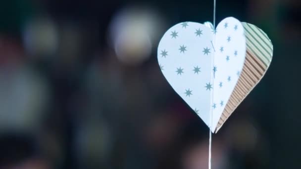 Corazón de papel giratorio — Vídeos de Stock