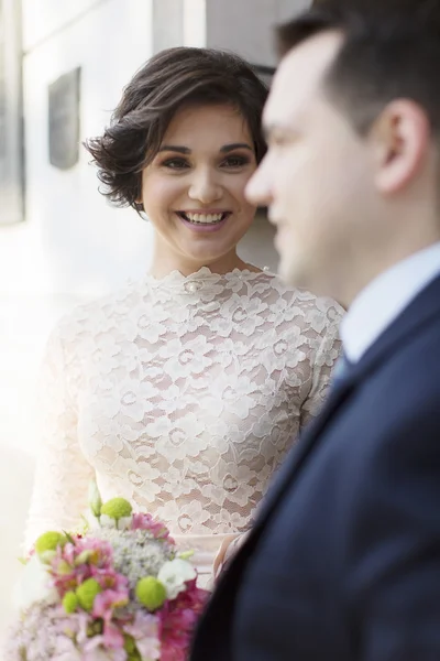 Jong koppel net getrouwd — Stockfoto