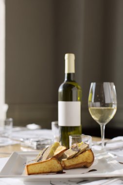 Restoranda masaya iyi kurmak