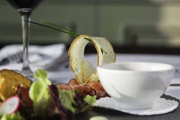 Freshly decorated food served beautifuly in restaurant — Stock Photo, Image