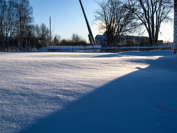 Nap Sugarai Egy Nagy Hóviharra Hullanak Kertben Zöldségkertben Kék Téli — Stock Fotó