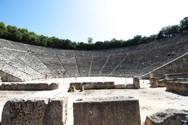 Epidaurus 'taki Asklepius Tapınağı yakınlarındaki amfitiyatro.