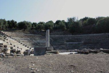 Antik Epidaurus 'taki antik amfi tiyatro.