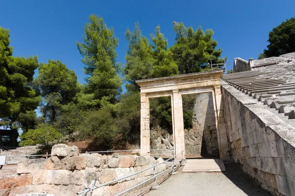 Epidaurus 'taki Asklepius Tapınağı yakınlarındaki amfitiyatro.