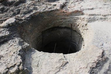 Mallorca, Balear Adaları, İspanya 'daki deniz dalgalarından kaynaklanan kıyı erozyonu