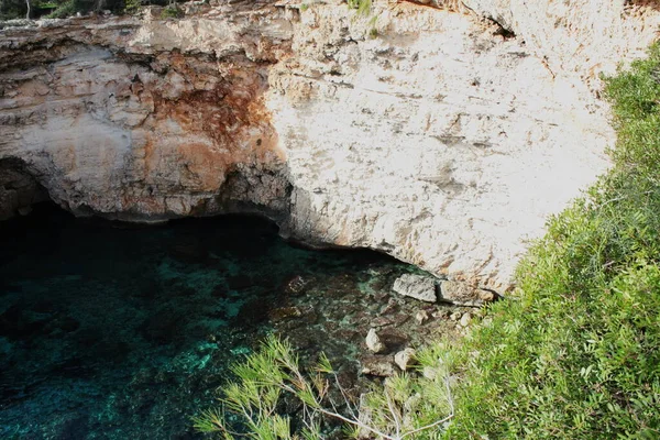 Острівець Пляж Прекрасне Узбережжя Затоки Балеарські Острови Мальорка Іспанія Середземне — стокове фото